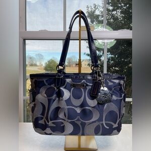 Coach Gallery Optic Signature Jacquard & Patent Leather Tote in Navy/Silver EUC
